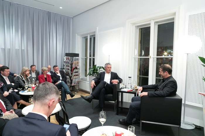 Foda stellte sich in einer entspannten Atmosphäre den Fragen von Kleine-Zeitung-Chefredakteur Hubert Patterer.