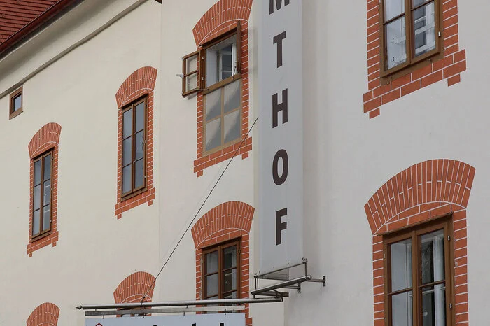 Die Ausstellung ist von 15. bis 21. Juni 2018, Dienstag bis Freitag von 15 bis 18 Uhr geöffnet und wurde von der kultur-forum-amthof-Präsidentin Ingrid Schnitzer eröffnet.