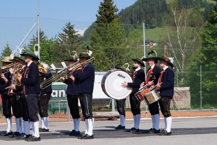 Am Pfingstsamstag wurde das Jubiläumsfest mit der Marschmusikwertung des Bezirksblasmusikverbandes eröffnet.
