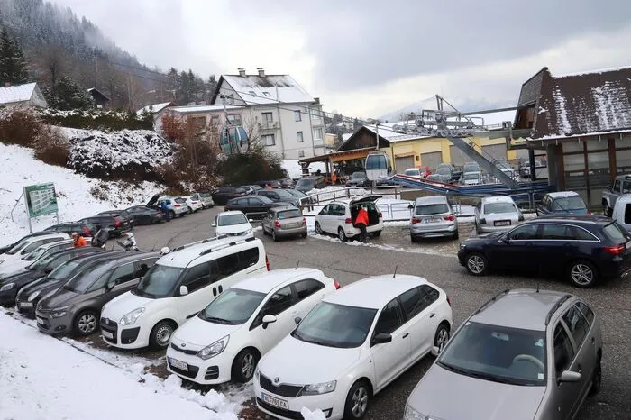 Die Parkplätze waren gut gefüllt.