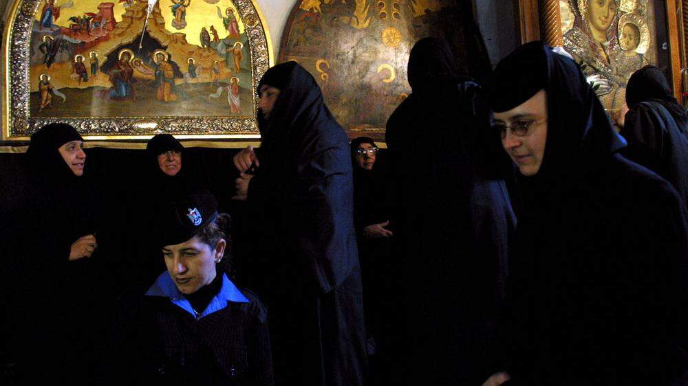 Wurde an dieser Stelle Jesus geboren? Orthodoxe Nonnen versammeln sich in der Geburtskirche in Bethlehem zum Gebet