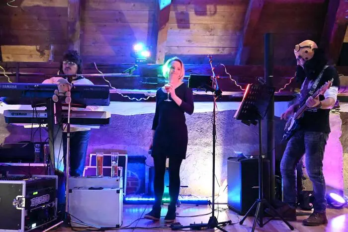 Ein besonderes Highlight des Abends war die spontane gesangliche Darbietung von Magdalena, die mit ihrer Performance begeisterte. 