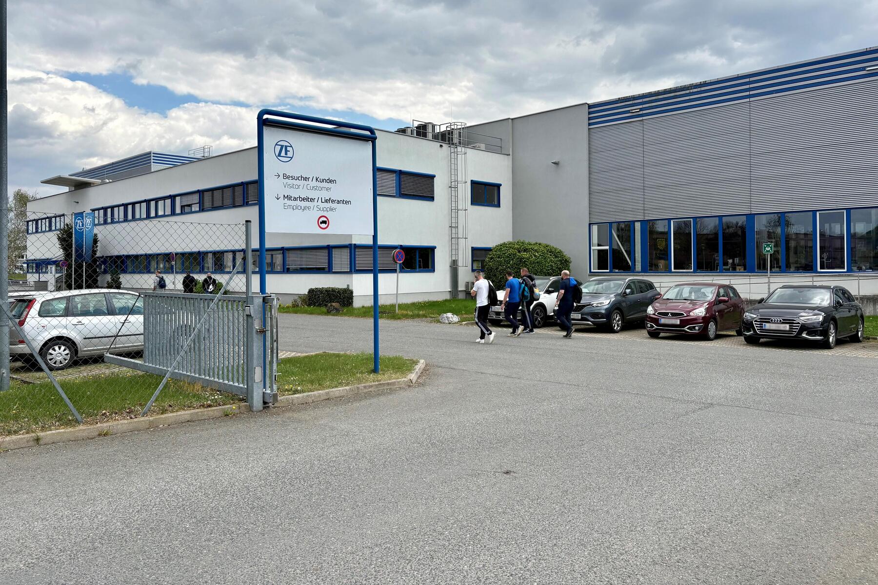 Autozulieferer sperrt zu: Betroffener Mitarbeiter: „Für mich und viele meiner Kollegen war es ein Schock“