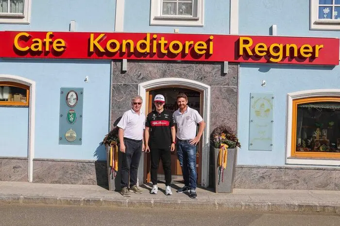 Zu Besuch bei der traditionellen Konditorei Regner., deren Geschäftshaus bis ins Jahr 1660 zurückdatiert werden kann. Mit den "Chefs" Michael und Gregor Regner.