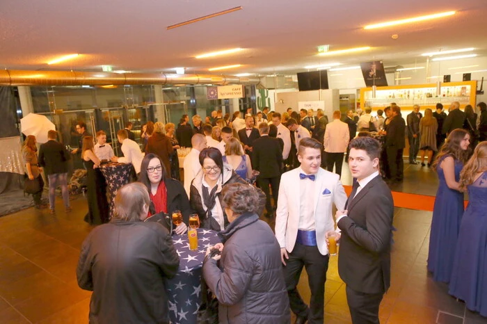 Auch am Samstagabend war es nicht anders. Kaum fassen konnte der örtliche Stadtsaal die zahlreichen Besucher, die zum Maturaball der HAK in die Tiebelstadt gepilgert waren.  