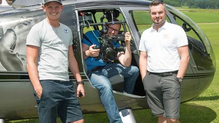 Thomas Morgenstern als angehender Berufspilot und Filmproduzent Christian Rieder starten eine Kooperation. Erster Auftrag für Werbefilm kam aus Seeboden. Thomas Morgenstern, Christian Rieder sowie Morgensterns Co-Pilot und Fluglehrer Stefan Seer (von links).