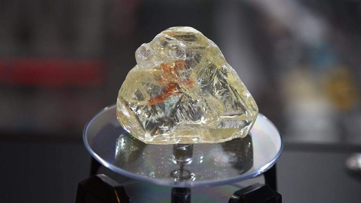 Ein Riesen-Diamant aus dem westafrikanischen Sierra Leone ist am Montag für 6,5 Millionen Dollar (5,48 Mio. Euro) in New York versteigert worden