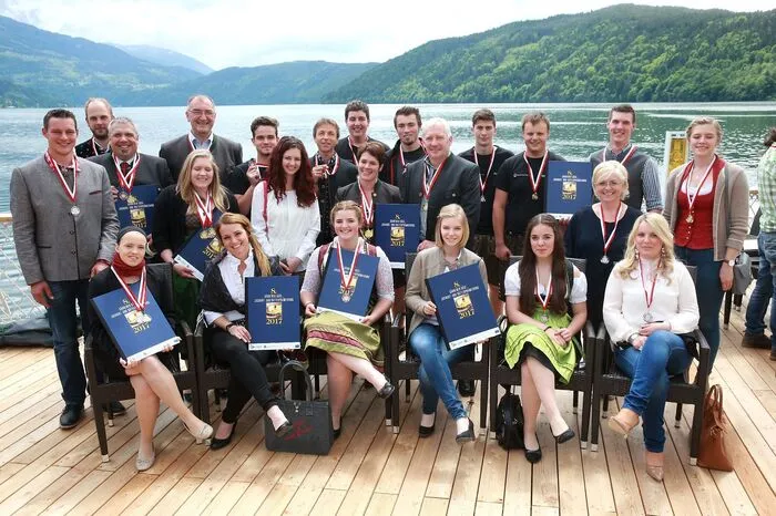 13 Goldmedaillen gingen nach Villach: Brigitte Kröpfl: Bauernbutter aus Heumilch; LFS Stiegerhofen: Jausnkas, Butterturm, Schafjoghurt Natur; Sebastian Perwein: Heidelbeer Joghurt; Bettina Pilgram: Heumilchbutter &amp; Glundner Kas; Christine und Wolfgang Pirker: Bauernbutter, Gefüllte Butter, Glundner nach Art des Hauses &amp; Harba Kas; Karl Scherleitner und Monika Užnik: „Zickal“ Bio Frischkäse natur; Familie Unterkofler: Landtopfen.