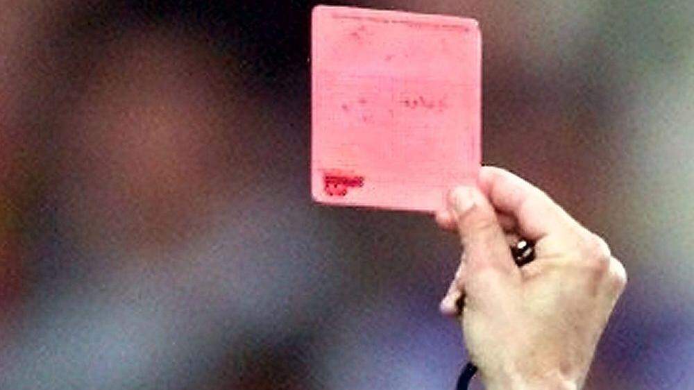 Rote Karte nach illegalem Fußballspiel in Villach