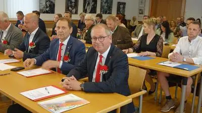 Bernd Osprian (rechts) wurde wieder zum Bürgermeister von Voitsberg gewählt, 1. Vizebürgermeister bleibt Kurt Christof (links)