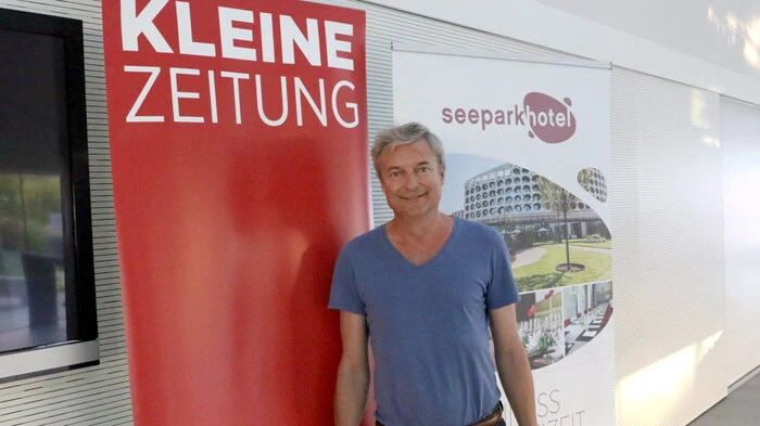 Eines gleich vorweg: Er zählt zu den bekanntesten Kabarettisten Österreichs, nicht zuletzt aufgrund seines Engagements bei zahlreichen österreichischen Filmproduktionen. 