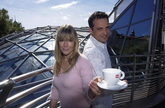 Judith und Gerald Schwarz 2004 bei der Übernahme der Murinsel