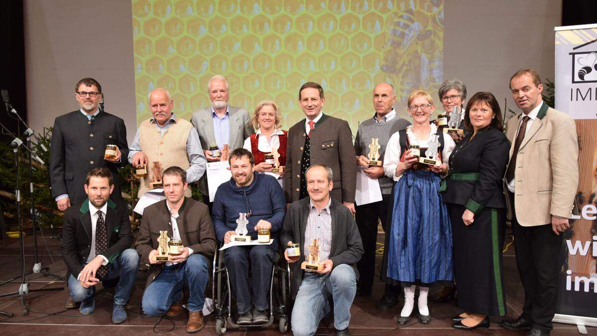 Valentin Koller, Traugott Brandstätter, Werner Brantl, Christa Prader-Schattleitner, Christian Benger, Johann Ebner, Angelika Pregernig, Gertrude Pock, Barbara Wakonig, Johann Mößler (hinten von links), Arno Kronhofer, Othmar Oberluggauer, Josef Stabentheiner, Valentin Grader