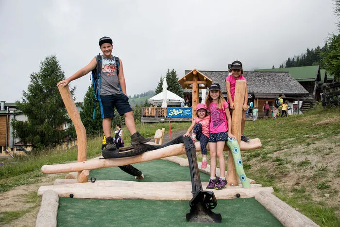 15 Stationen laden zum Golfen aber auch spielen ein