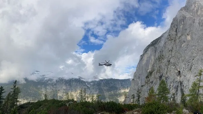 Der Hubschrauber der Polizei unterwegs in dem...