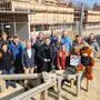 Vertreter der bauausführenden Firmen und der Stadtverwaltung gemeinsam mit Bürgermeister Kurt Wallner bei der Gleichenfeier des Kindergartens Mühltal II