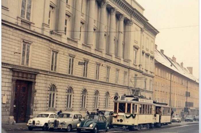 Bis 1899 wurde die 2er-Strecke bis Lendplatz und dem heutigen Hauptbahnhof erweitert.