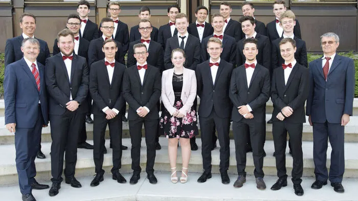 Die 5 AHET hat die Reifeprüfung absolviert: Manuel Amort, David Frühwirt, David Glieder, Anika Gölles, Benedikt Gratzer, Tobias Huber, Patrick Kainer, Michael Neuhold, Mathias Paier, Matthias Pertl, Tom Rosenfelder, Christoph Schafzahl, David Schafzahl, Michael Scheidl, Benjamin Scheucher, Alexander Steinbauer, Johannes Tuscher, Jonas Uller, Oliver Wagner, Lukas Waßhuber, Philipp Wurzinger, Michael Zorn. Klassenvorstand: Rupert Hinterkircher