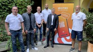 Panthers-Headcoach Pit Stahl, Armin Leitinger von &quot;citiesapps&quot;, die Panthers-Vorstände Armin Lorenz und Christoph Nagler sowie &quot;citiesapps&quot;-CEO Sebastian Thier und Panthers-Assistentcoach Flavio Priulla 