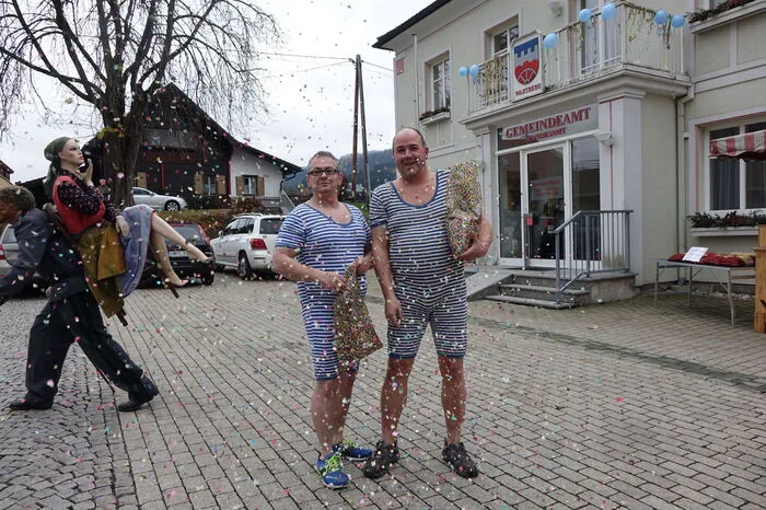 Die bunten Konfettis sausten nur so durch die Luft.