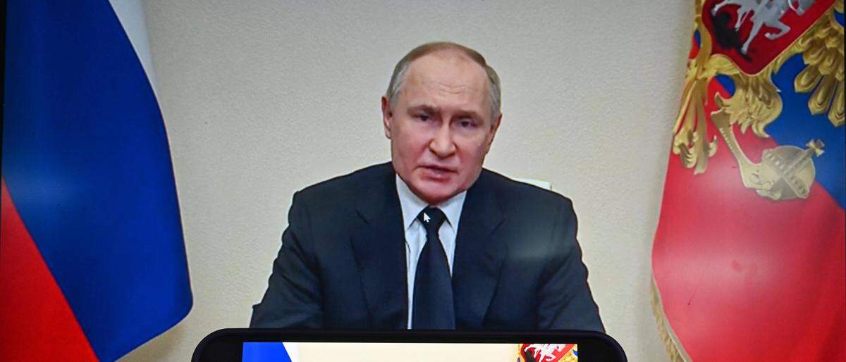 Vladimir Putin spricht im Fernsehen an die Nation. 