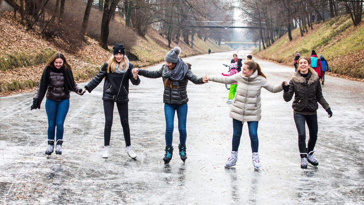 Das Eislaufen am Lendkanal ist gratis