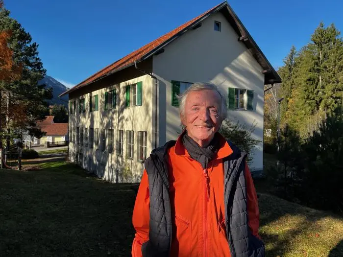 Die ehemalige Volksschule heizt Leeb normalerweise mit einem Pelletsofen | Die ehemalige Volksschule heizt Leeb normalerweise mit einem Pelletsofen