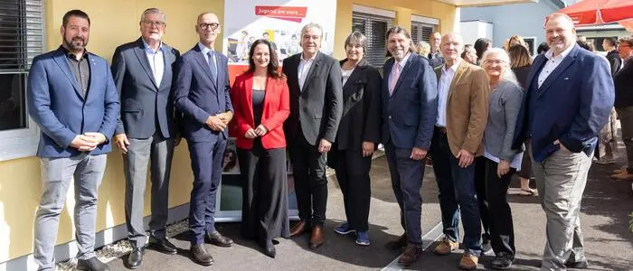 Zum Auftakt des neuen Beschäftigungsprojekts in Deutschlandsberg (v.l.): Vizebürgermeister Christian Siderits, Walter Ferk, Willibald Ehrenhöfer, Sandra Schimmler, Walerich Berger, Barbara Spiz, Bürgermeister Josef Wallner, Peter Jerovsek, Martina Mersnik und Hartmut Kleindienst