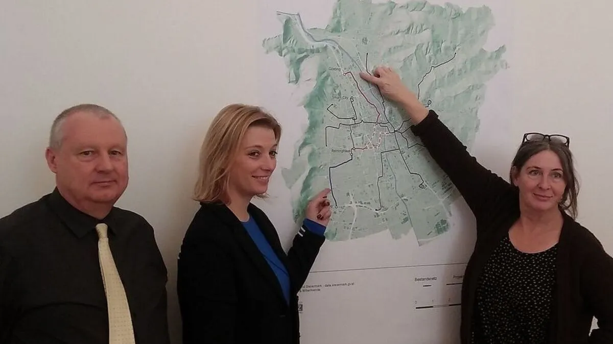 Die Verkehrsplaner Martin Bauer, Barbara Urban und Verkehrsstadträtin Elke Kahr