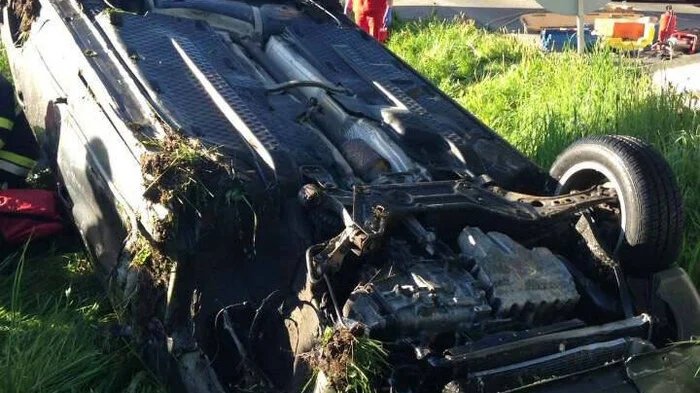 In Höfling im Bezirk Hermagor ereignete sich Dienstagfrüh ein schwerer Unfall. Eine 50-Jährige verlor auf der Gailtal Bundesstraße die Herrschaft über ihr Fahrzeug und landete mit diesem auf dem Dach liegend in einer Wiese.