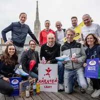 OK-Chef Michael Kummerer (Mitte) und seine Partner vor dem Wiener Stephansdom 