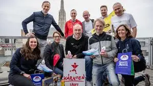 OK-Chef Michael Kummerer (Mitte) und seine Partner vor dem Wiener Stephansdom 