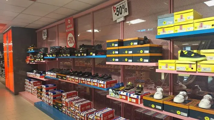 Auch Markenschuhe sind teilweise zur Hälfte günstiger