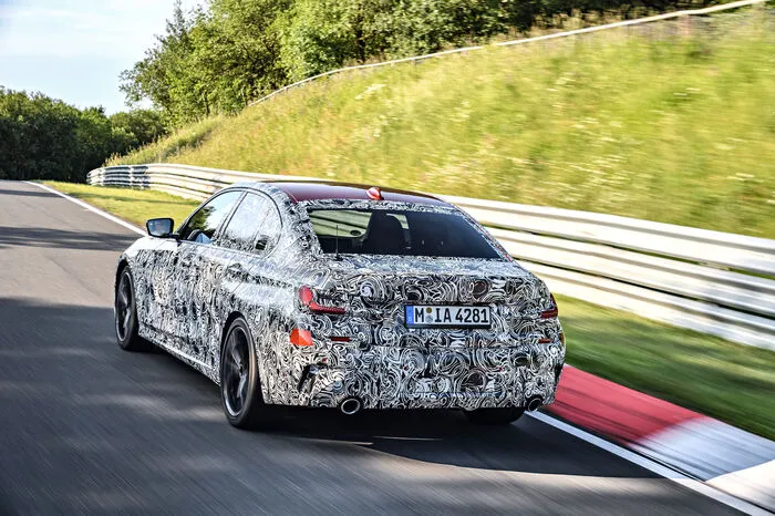 Im Antriebsportfolio findet sich der stärkste jemals in einem Serienmodell von BMW verwendete Vierzylinder-Benziner – wie viele PS er hat, geben die Bayern noch nicht preis.
