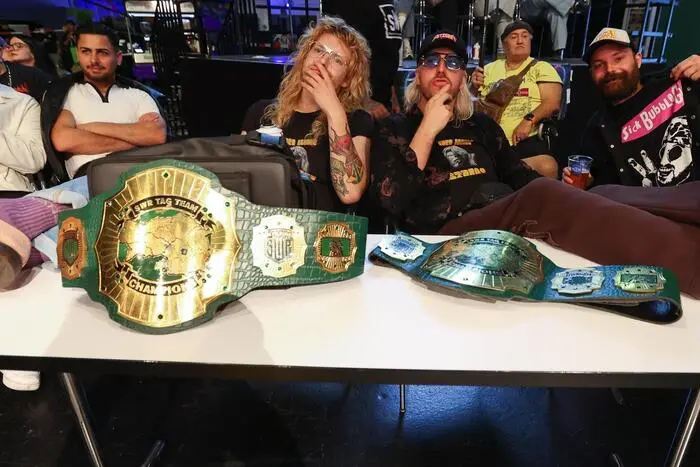 Im Tag Team Battle Royal standen 14 Wrestler in 7 Teams gleichzeitig im Ring. Die Herausforderer der Tag Team Champions „Bleach Blonde Bastards“, schauten von der Ringseite aus zu. Sie hatten ihren Titel am Nachmittag des Catch Cup erfolgreich gegen Team Turbulence verteidigt.