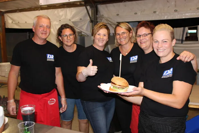 Zu jedem Burger gab es ein Gratisgetränk.