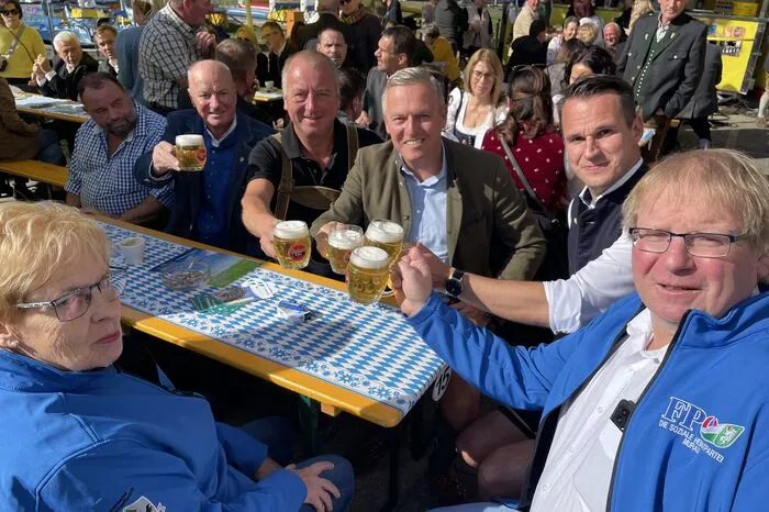 ... die Abgeordneten Wolfgang Zanger, Mario Kunasek und Hannes Amesbauer...