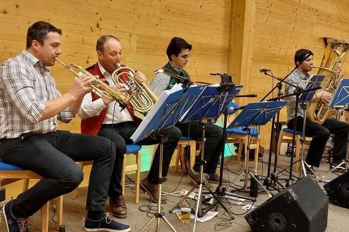 Organisatorisch leitet diese neue Gruppe Andreas Seidl, er ist auch Leiter der „Kreischberg Musikanten“.