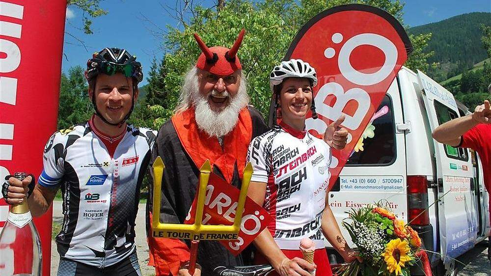 Die Sieger Mario Kienzl und Nadja Prieling mit Tour-Teufel Didi Senft