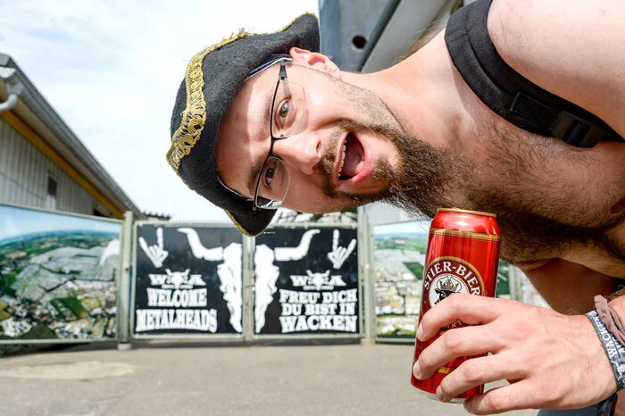 Als Headliner stehe unter anderem die britische Band Judas Priest am Donnerstag auf der Bühne. Aber auch Künstler, die weniger mit der Metal-Szene in Verbindung gebracht werden, stehen auf dem Programm. Entertainer Otto Waalkes - gerade 70 Jahre alt geworden - soll mit den Friesenjungs in der Nacht zu Samstag auftreten.