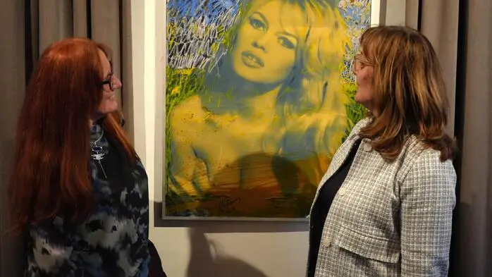Zu einer Vernissage wurde im Schloss Farrach geladen.