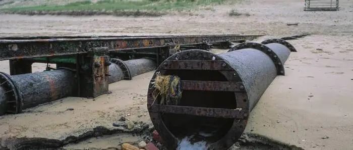sfds | Tonnenweise pumpen die privaten Wasserversorger Fäkalien in öffentliche Gewässer