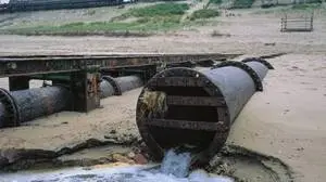 sfds | Tonnenweise pumpen die privaten Wasserversorger Fäkalien in öffentliche Gewässer