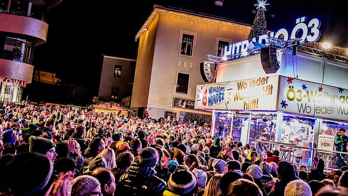 Die Wunschhütte erstrahlte, der Platz war prall gefüllt