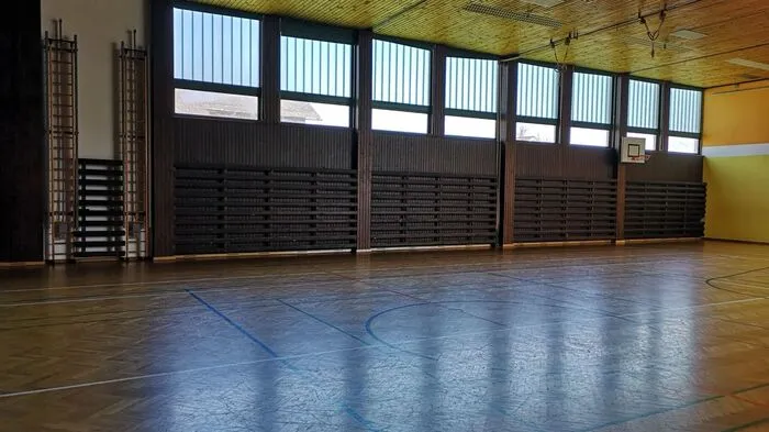 Die Turnhalle ...