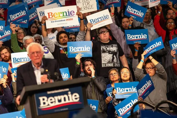 Nach bisher vier Vorwahlen liegt der selbst ernannte demokratische Sozialist Bernie Sanders vom linken Parteiflügel in Führung.