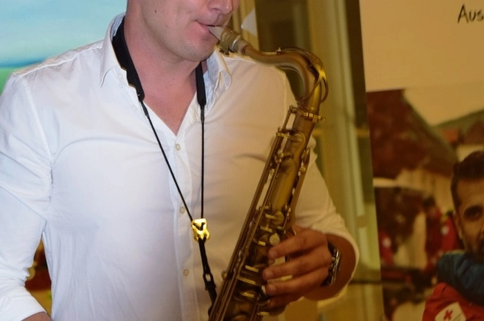 Für die musikalische Umrahmung sorgte der ehemalige Rot-Kreuz-Mitarbeiter Martin Tschinkel aus Klagenfurt auf seinem Saxophon.