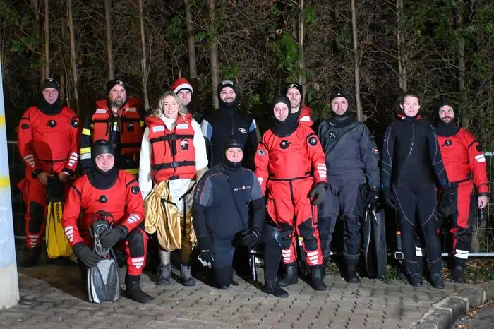 Von der Brücke ging die Fahrt weiter bis zur Ausstiegsstelle am Stadtkai, wo das Christkind trockenen Fußes wieder festen Boden betreten konnte.