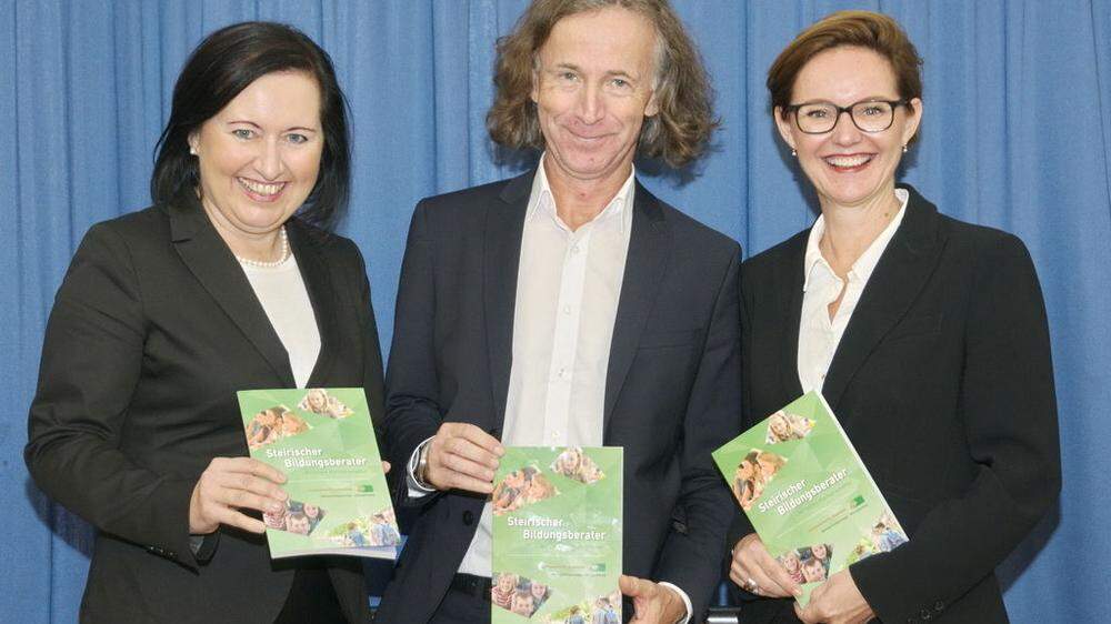 Elisabeth Meixner, Josef Zollneritsch, Alexia Getzinger mit dem Bildungsberater