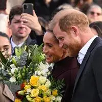 Harry und Meghan genossen das Bad in der begeisterten Menge sichtlich